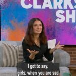 Salma Hayek Pinault Instagram - January can be a tough month, but here’s a tip for when you’re feeling down 💓 Enero puede ser un mes difícil, pero aquí tienes un consejo para cuando te sientas triste. 💓 🎥: @kellyclarksonshow