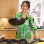 Salma Hayek Pinault Instagram - #pancakeday 🥞😋