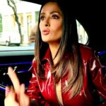 Salma Hayek Pinault Instagram - Traffic in Millan during fashion week is impossible. Almost didn’t make it to the amazing 🤩 Gucci show @gucci #mfw Hair: @cinzia_bozza @luciano_colombo Make-up: @nikipinna