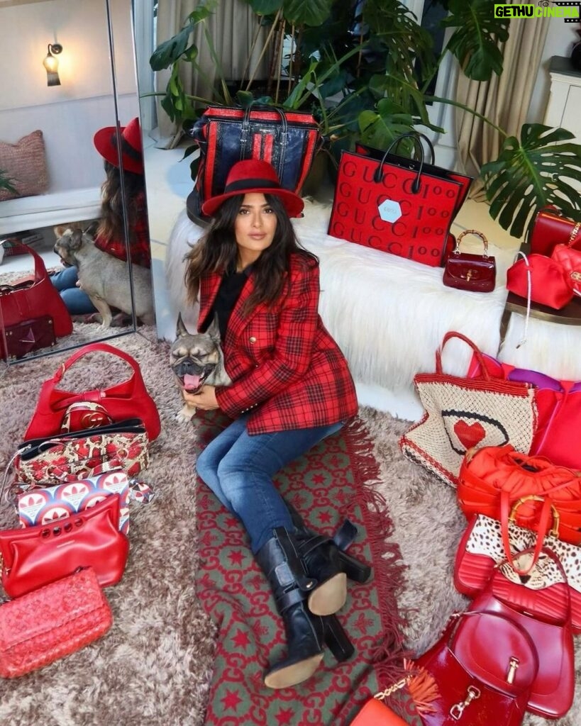 Salma Hayek Pinault Instagram - 50 shades of Red ❤️ 50 tonos de rojo ❤️