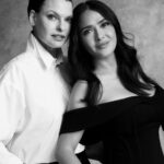 Salma Hayek Pinault Instagram - “This shoot, it’s a statement of sisterhood,” says March 2024 cover star @SalmaHayek, who returns to the cover for the first time since September 2019’s Forces for Change edition, guest edited by the #DuchessOfSussex. She’s joined by @LindaEvangelista, an original supermodel whose chameleonic beauty has helped shape the magazine’s DNA. Fun fact? Hayek and Evangelista had a sleepover the night before the shoot. Sisterhood at its finest. Click the link in bio to read Edward’s final cover story, and find the full portfolio in the new issue, on newsstands Tuesday 13 February. @LindaEvangelista and @SalmaHayek photographed by @NedRogers and styled by @Edward_Enninful, with hair creative director @GuidoPalau, make-up creative director @PatMcGrathReal, nails by @JinSoonChoi, hair colourist @LenaOtt, set design by @MaryHoward_SetDesign at @MHS_Artists, production by @ProdN_ArtAndCommerce and executive producer @RukRichards. Talent casting by @JillDemling, model casting by @MrsVoguester and @Janay_Bailey1, deputy director, global fashion network @LauraJaneIngham, fashion editor @EnieD, associate fashion editor @RebeccaPurshouse and fashion assistants @Char_Rutter, @InesCMourao, @AmanataA, @BiancaParisotto, @BillieRoseOwen, @JasmineFontaina and @Olivia.Jakubik. With thanks to @JimmyMoff, Lars Nordensten, @HookPropsBK and @HighLineStages, New York. [Image descriptions in alt text.]