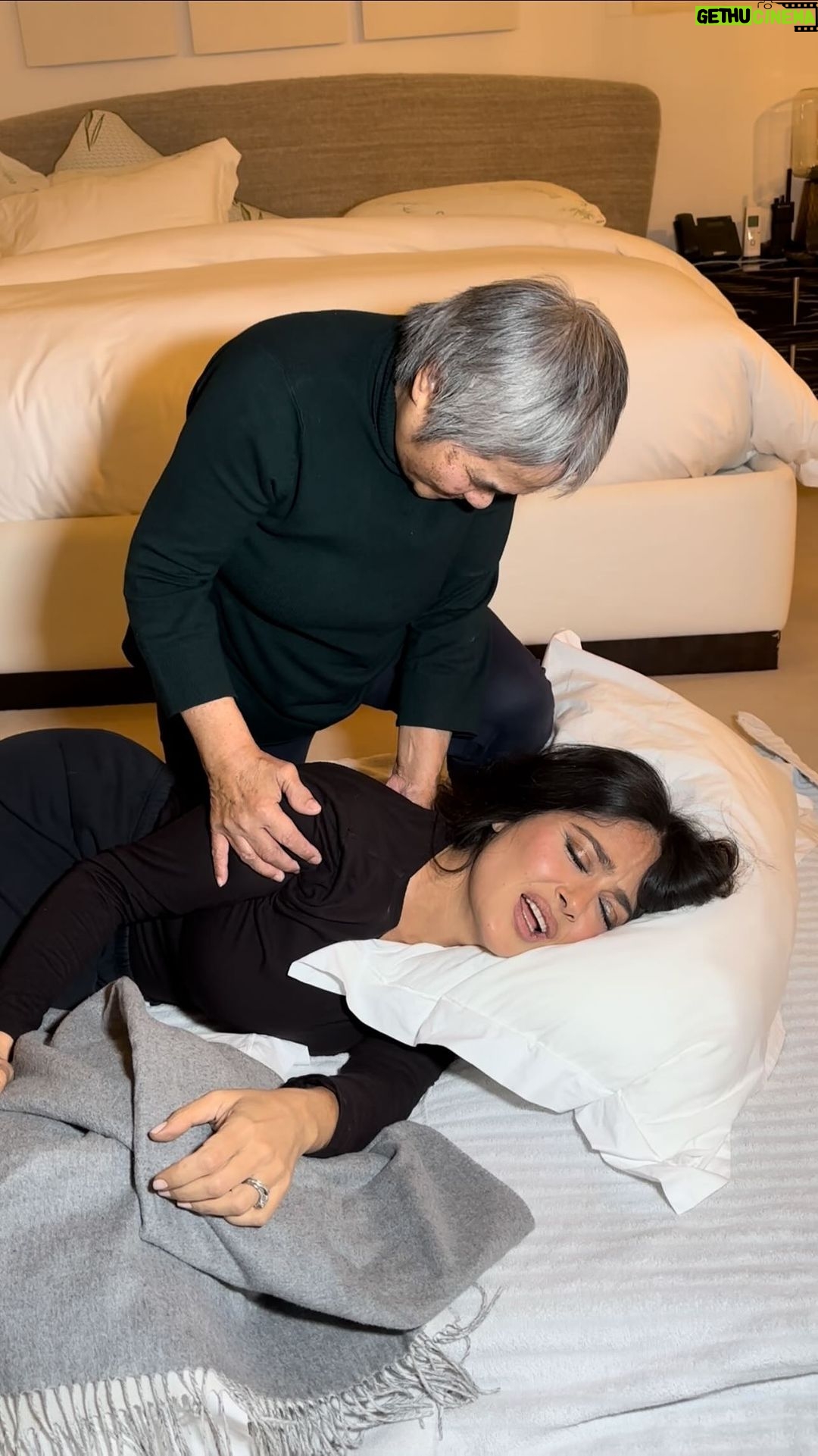Salma Hayek Pinault Instagram - Meet Kanika the best Thai Masseuse in london. Aqui les presento a Kanika, la mejor masajista tailandesa en Londres. #massage #laugh