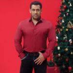 Salman Khan Instagram - December is the season of loving, caring and sharing. That’s why we wanted to bring you something special straight from the heart. Dec 24th -27th In-store & online at beinghumanclothing.com #MeraBirthdayMeriChristmas #Jeenekehainchaardin #Bhaikabirthday #ABeingHumanChristmas Terms & Conditions Apply