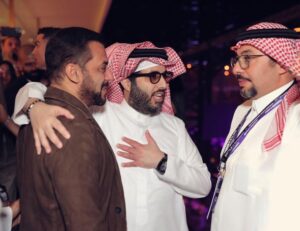 Salman Khan Instagram - My brother @turkialalshik had an amazing time in Riyadh, Saudi Arabia. This was my first live boxing match experience. Thank u ..