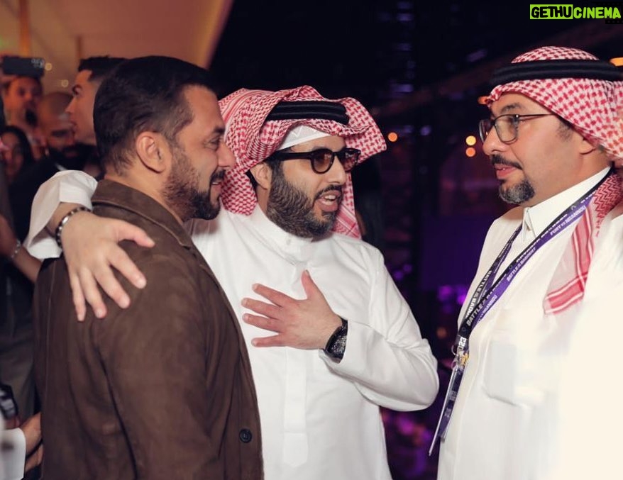 Salman Khan Instagram - My brother @turkialalshik had an amazing time in Riyadh, Saudi Arabia. This was my first live boxing match experience. Thank u ..