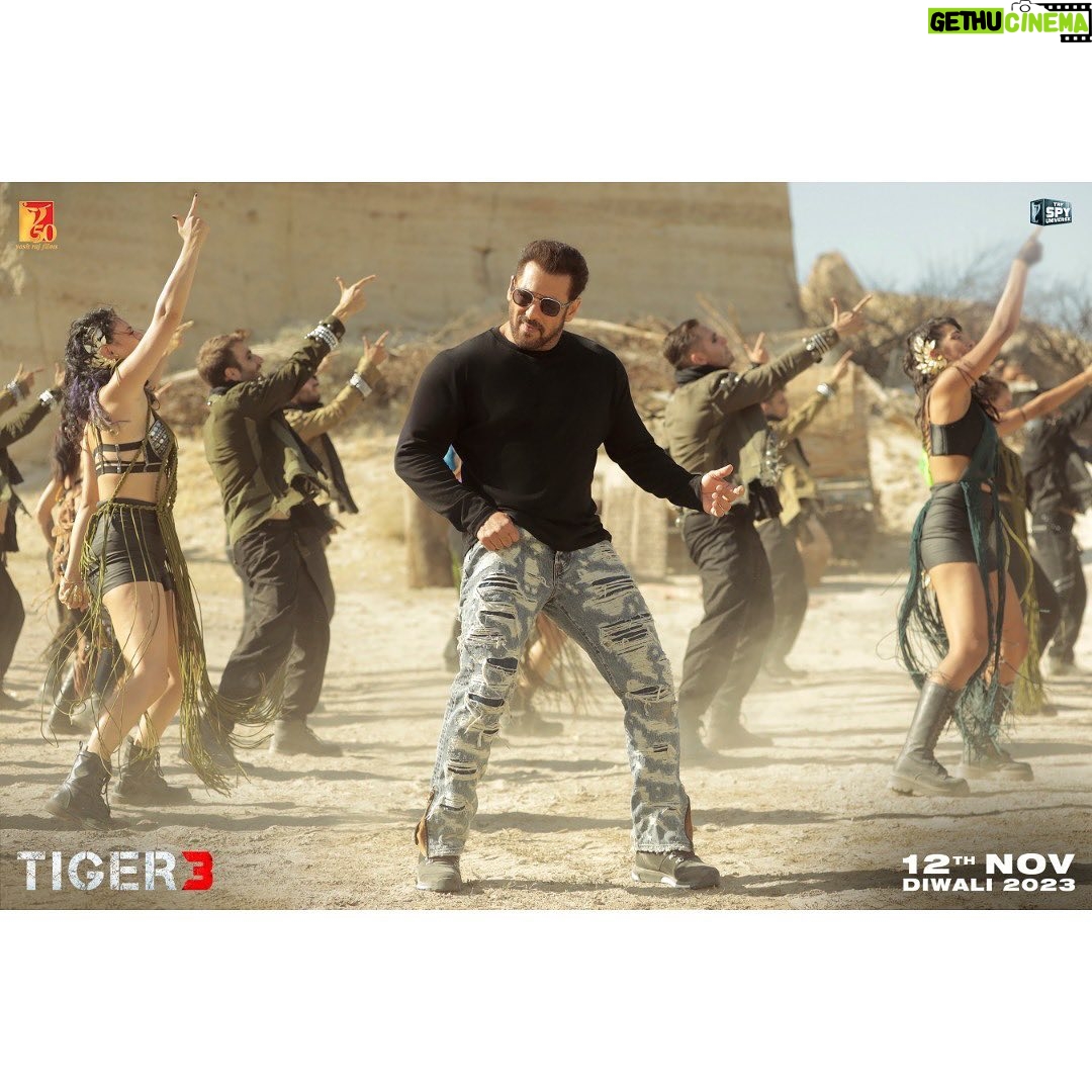 Salman Khan Instagram - Hope u liked the song…. #LekePrabhuKaNaam song out now *link in bio* #Tiger3 arriving in cinemas on 12th November. Releasing in Hindi, Tamil & Telugu. @katrinakaif | @therealemraan | #ManeeshSharma | @yrf | @ipritamofficial | @amitabhbhattacharyaofficial | @arijitsingh | @nikhitagandhiofficial | @vaibhavi.merchant | @madhankarky | @bennydayalofficial | @anushamani | @boselyricist | @anaitashroffadajania | #AlviraKhanAgnihotri | @ashley_rebello | @darshanjalan | #YRF50 | #YRFSpyUniverse