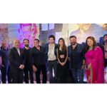 Salman Khan Instagram - Hope this film #Dono does for inn teeno Rajveer, Paloma and Avnish what it did for hum teeno Sooraj, Bhagyashree and me. @avnish.barjatya @iamsunnydeol @poonam_dhillon_ @the_rajveer_deol @palomadhillon @rajshrifilms