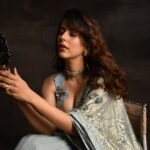 Saloni Khanna Instagram - Never tired of looking at my self. #portrait