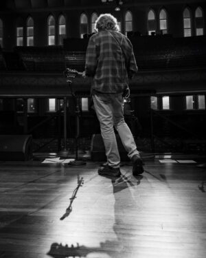 Sam Bush Instagram - Sam on @theryman stage during soundcheck for Earl Scruggs’ 100th Birthday party in Nashville, TN. Captured by @mthornphoto 

#sambush #sambushband #newgrass #bluegrass #theryman #nashville #tennessee