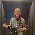 Sam Bush Instagram – This Sunday, October 29th, the boys are jamming in Sellersville, PA! Sam’s been getting his practice in, so come on down to the @sellersvilletheater for a great night of music. Tkts and info: https://www.st94.com/events/sam-bush/ 

#sambush #sambushband #newgrass #bluegrass #sellersville #pennsylvania #sellersvilletheater