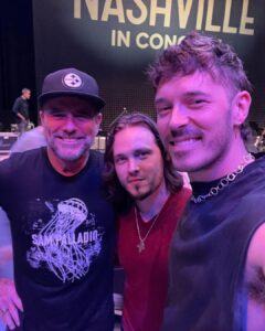 Sam Palladio Instagram - “Nashville Reunion Tour” Rehearsals. Gunnar and Scarlett back in the saddle! Who’s coming to see a show?📸 @timothyjamesbowen Nashville, Tennessee