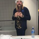 Sami Jakobsson Instagram - Ofta på senare får jag kommentarer om att jag håller tyna bort eller svälta ihjäl. Men här kommer ett gäng bilder från 2018-2019. Och då väger jag 9-10 kilo mindre😎🤷🏽‍♂️ Puss på er och trevlig helg 🌟
