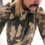 Sami Jakobsson Instagram - Ofta på senare får jag kommentarer om att jag håller tyna bort eller svälta ihjäl. Men här kommer ett gäng bilder från 2018-2019. Och då väger jag 9-10 kilo mindre😎🤷🏽‍♂️ Puss på er och trevlig helg 🌟