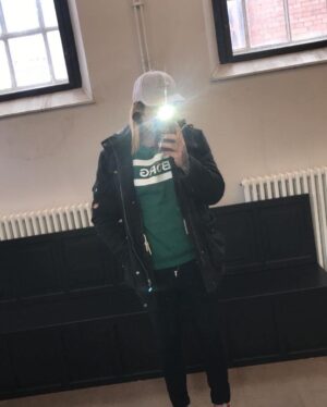Sami Jakobsson Instagram - Ofta på senare får jag kommentarer om att jag håller tyna bort eller svälta ihjäl. Men här kommer ett gäng bilder från 2018-2019. Och då väger jag 9-10 kilo mindre😎🤷🏽‍♂️
Puss på er och trevlig helg 🌟
