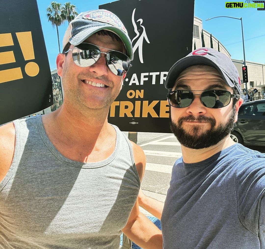 Samm Levine Instagram - “I mean, if you don’t post about it, does it even count as picketing?” Me, to @mikekalinowski, AKA “Strikey Mikey” #SAGAFTRAstrong #WGAstrong #IVoted