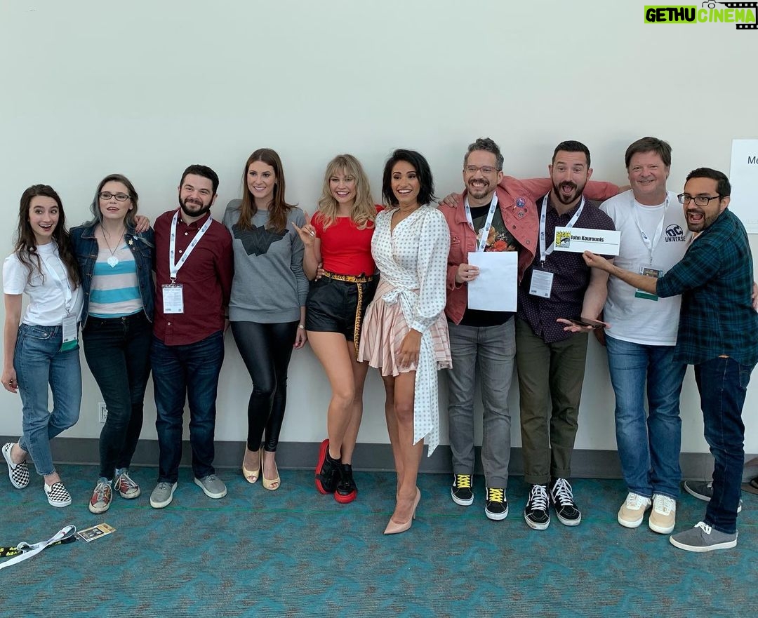 Samm Levine Instagram - I love my #DCDaily family and I’ve had an absolute blast at #SDCC shooting our episodes from the convention floor! We also did our very own panel AND I had the pleasure of moderating the @dc_collectibles panel! What a weekend!! #DCUniverse San Diego Comic Con