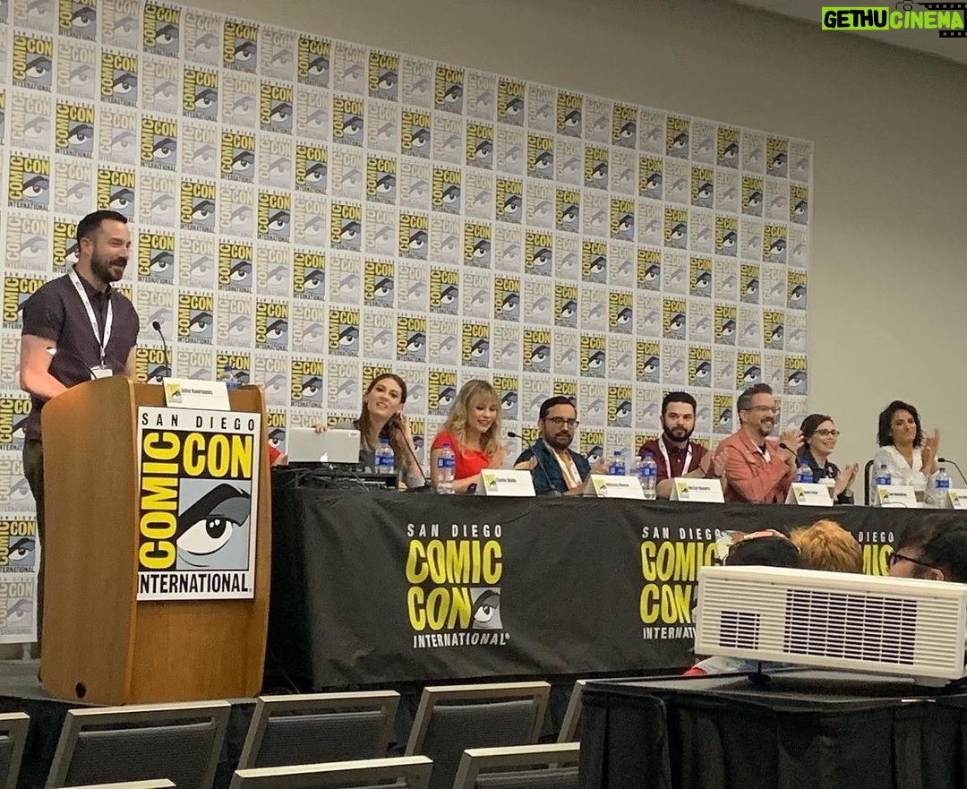 Samm Levine Instagram - I love my #DCDaily family and I’ve had an absolute blast at #SDCC shooting our episodes from the convention floor! We also did our very own panel AND I had the pleasure of moderating the @dc_collectibles panel! What a weekend!! #DCUniverse San Diego Comic Con