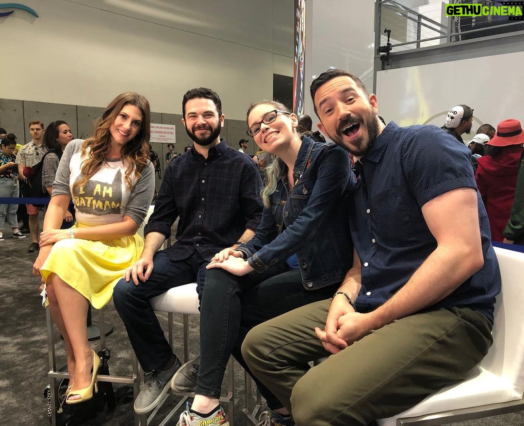 Samm Levine Instagram - I love my #DCDaily family and I’ve had an absolute blast at #SDCC shooting our episodes from the convention floor! We also did our very own panel AND I had the pleasure of moderating the @dc_collectibles panel! What a weekend!! #DCUniverse San Diego Comic Con
