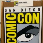 Samm Levine Instagram - I love my #DCDaily family and I’ve had an absolute blast at #SDCC shooting our episodes from the convention floor! We also did our very own panel AND I had the pleasure of moderating the @dc_collectibles panel! What a weekend!! #DCUniverse San Diego Comic Con