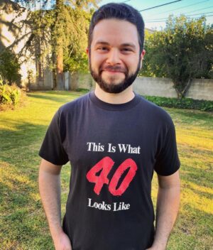 Samm Levine Instagram - I don’t have a whole lot of hand-me-downs from my father, on account of our height difference and his inability to part with things. But this shirt I straight up stole from him sometime around 1994. He received it in 1988, and I’ve been patiently waiting for the day when I could strut around in it in earnest. Today is that day. Thanks for the sweet duds, Pops. #ThisReallyIsWhatFortyLooksLike