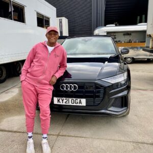 Samuel L. Jackson Instagram - Big thanks again to @audiuk for the #audiQ8 I’m really loving the dope wheels! Cheers guys! #marvel #audi