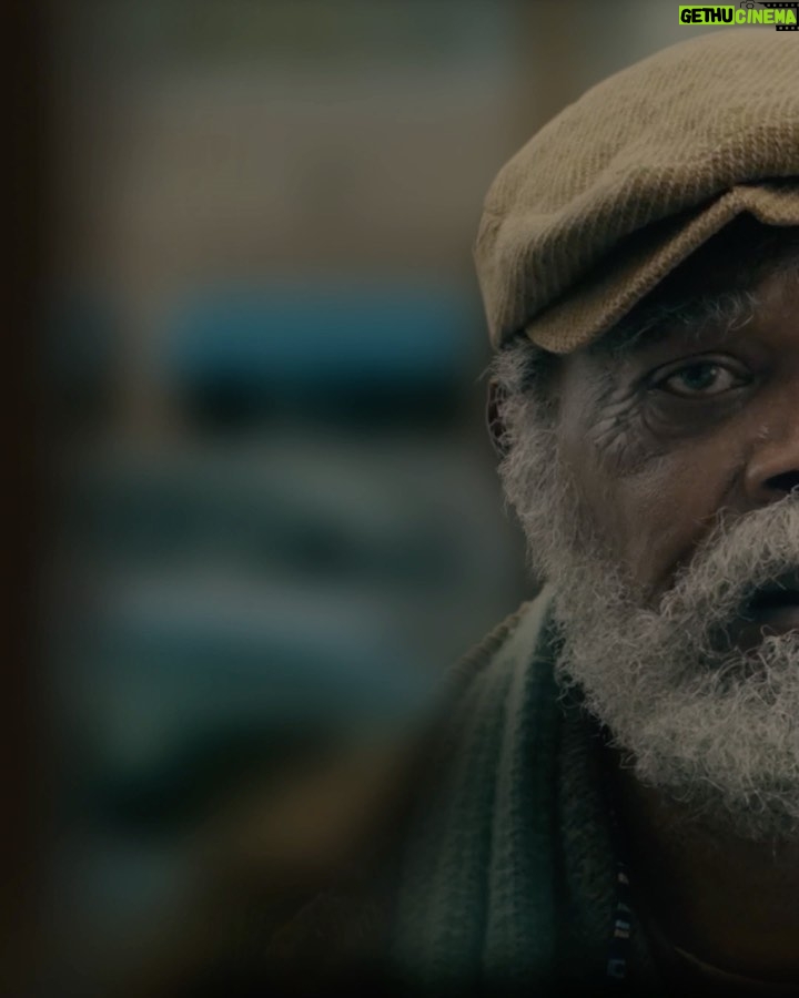Samuel L. Jackson Instagram - The Last Days of #PtolemyGrey is an Apple Original series based on the novel by Walter Mosley. Swipe to explore the many chambers of Ptolemy’s living memory. — -Hear From The Author, Walter Mosley -Cast Reflections on Memory -Characters in Ptolemy's World -Meeting Robyn -A Peek Into Production Follow the cast: @samuelljackson @domfishback @cyncityforever @omarbensonmiller @djgpublicity @waltongogginsbonafide