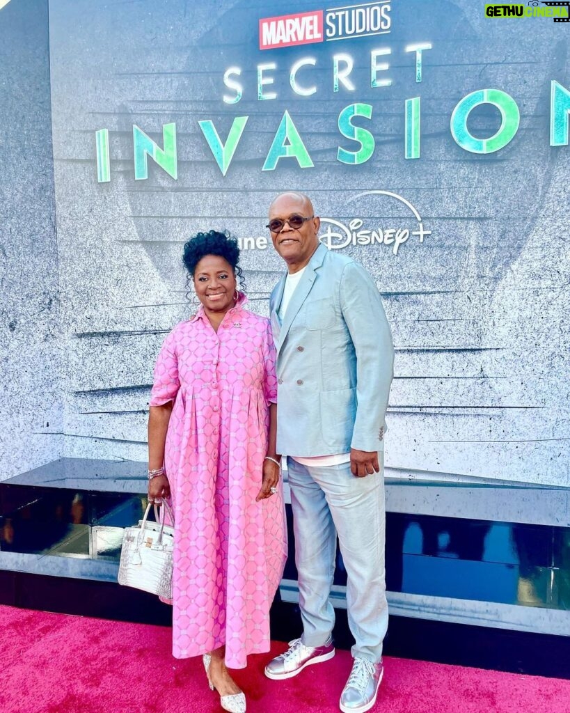 Samuel L. Jackson Instagram - About last night! On The Marvel Red Carpet with the Mrs @ltjackson_ ‼️#secretinvasion#evenwhenimoutimin