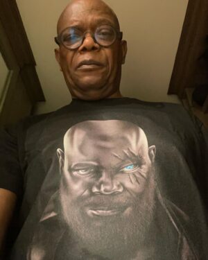 Samuel L. Jackson Instagram - Feelin’ The Fury‼️‼️Big thanks to @torirosenbaumx for the Furious artwork & tee.#secretinvasion#evenwheni’mouti’min