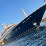 Samuel L. Jackson Instagram - Don’t pull up on da spot from this angle too often!#yachtchootawkinboutwillis#yachtyyachtyyachtyyachtyyachtyyachtyyachty