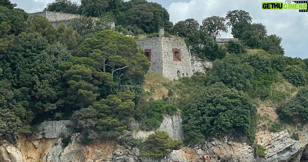 Samuel L. Jackson Instagram - Portovenere, beautiful & fortified!! Mornin’ y’all!#yatchootawkinboutwillis#yachtyyachtyyachtyyachtyyachtyyachtyyachty#newboatnewday