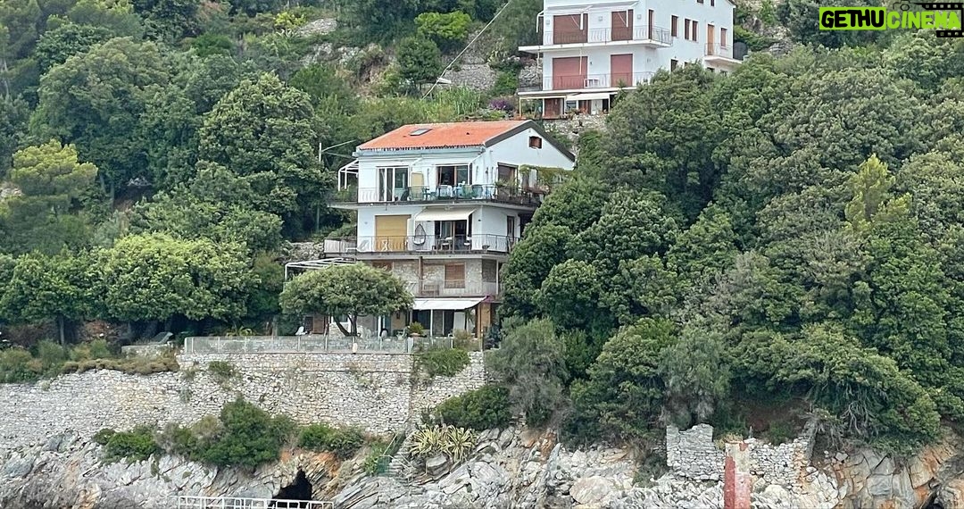Samuel L. Jackson Instagram - Portovenere, beautiful & fortified!! Mornin’ y’all!#yatchootawkinboutwillis#yachtyyachtyyachtyyachtyyachtyyachtyyachty#newboatnewday