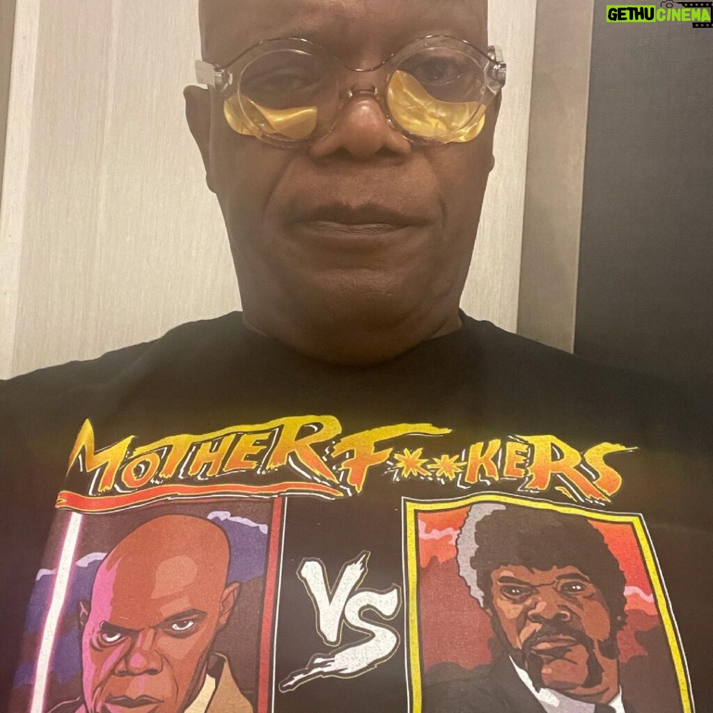 Samuel L. Jackson Instagram - What’s your Flava? We talking “shit talking” or “ass kicking”? Thanks @retroreview for the dopeness👊🏾!#lastdaysofptolemygrey#endalz#fun&games