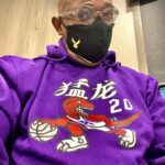 Samuel L. Jackson Instagram - I stand with Asians. Join me and @asiangoldribbon to fight against racism, hatred and violence against the Asian community. Let’s stamp out hate, and support an organization that provides mental health programs and services for Asian wellbeing! #asiangoldribbon