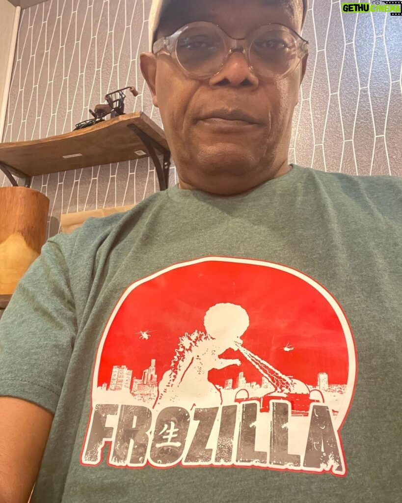 Samuel L. Jackson Instagram - Frozilla making a name for itself!! Thanks to @therefrolution for the Dopeness👊🏾‼️#lastdaysofptolemygrey#endalz#frolife