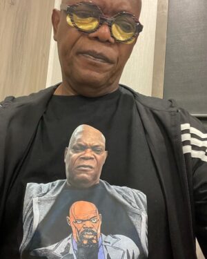 Samuel L. Jackson Instagram - All 3 of us feeling a way about this six day work week!!#lastdaysofptolemygrey##endalztogoateeornotgoteethatisthequestion