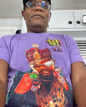 Samuel L. Jackson Instagram - Rollin’ into this week with a New Groove!!
#lastdaysofptolemygrey#endalz