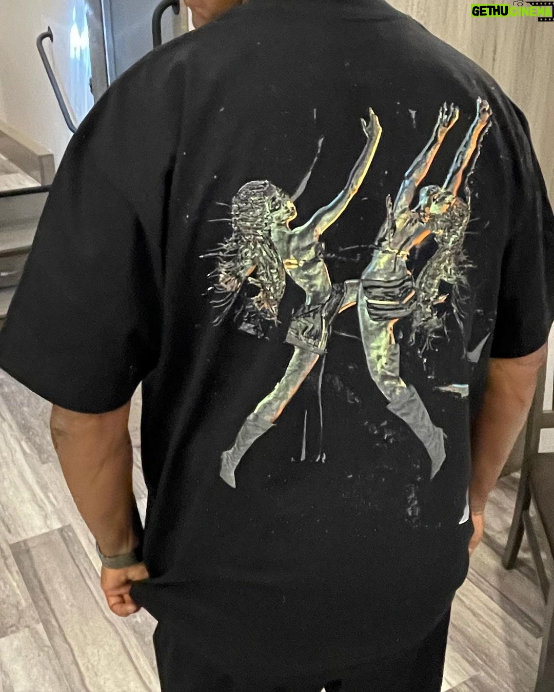 Samuel L. Jackson Instagram - Jadine’s Escape Tee, limited release. Details in bio @kesh! #lastdaysofptolemygrey#endalz#wearableart#buyblack
