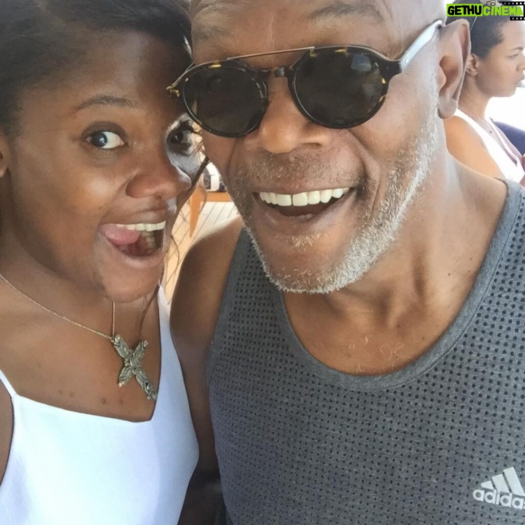 Samuel L. Jackson Instagram - HAPPY BIRTHDAY ZOE DOVE🎶🎂👊🏾‼️😛Your presence & persistence, lemon bars & streaming suggestions were lockdown gifts that made the year bearable. You always made me know, things were going to be alright. I hope you feel this Enormous Virtual Hug fulla LOVE for ya💕💕💕‼️#proudtobeyourpop#you’redaspecialsauceoflife