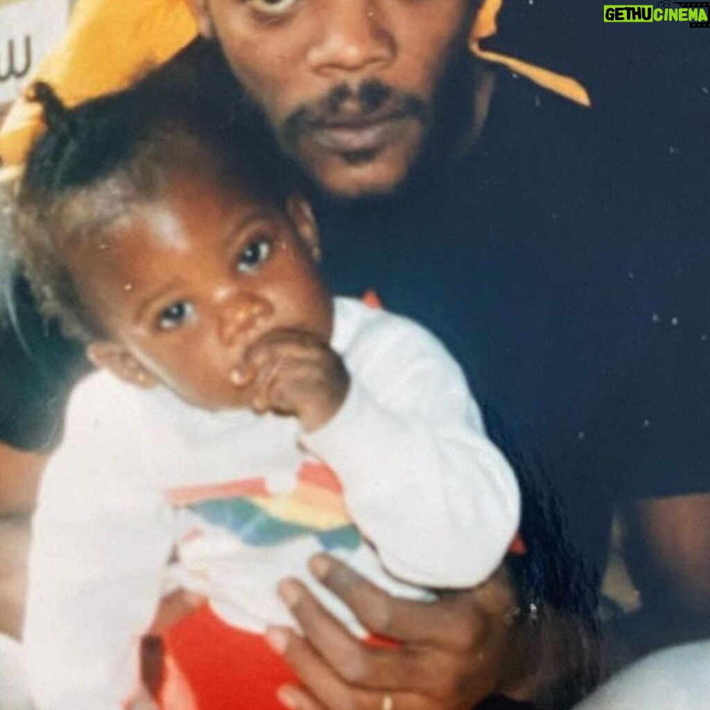 Samuel L. Jackson Instagram - HAPPY BIRTHDAY ZOE DOVE🎶🎂👊🏾‼️😛Your presence & persistence, lemon bars & streaming suggestions were lockdown gifts that made the year bearable. You always made me know, things were going to be alright. I hope you feel this Enormous Virtual Hug fulla LOVE for ya💕💕💕‼️#proudtobeyourpop#you’redaspecialsauceoflife