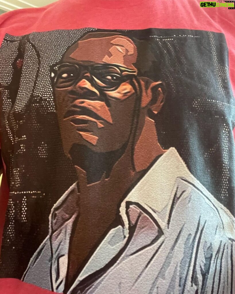 Samuel L. Jackson Instagram - Actually put on the wrong shirt, misidentified Zeus & provided fodder for the fogginess of early morning posting! I guess I deserve a Lightening Bolt up my ass for that⚡️⚡️⚡️#secretinvasion#diehardwithavengeance#benicemotherfuckersimold