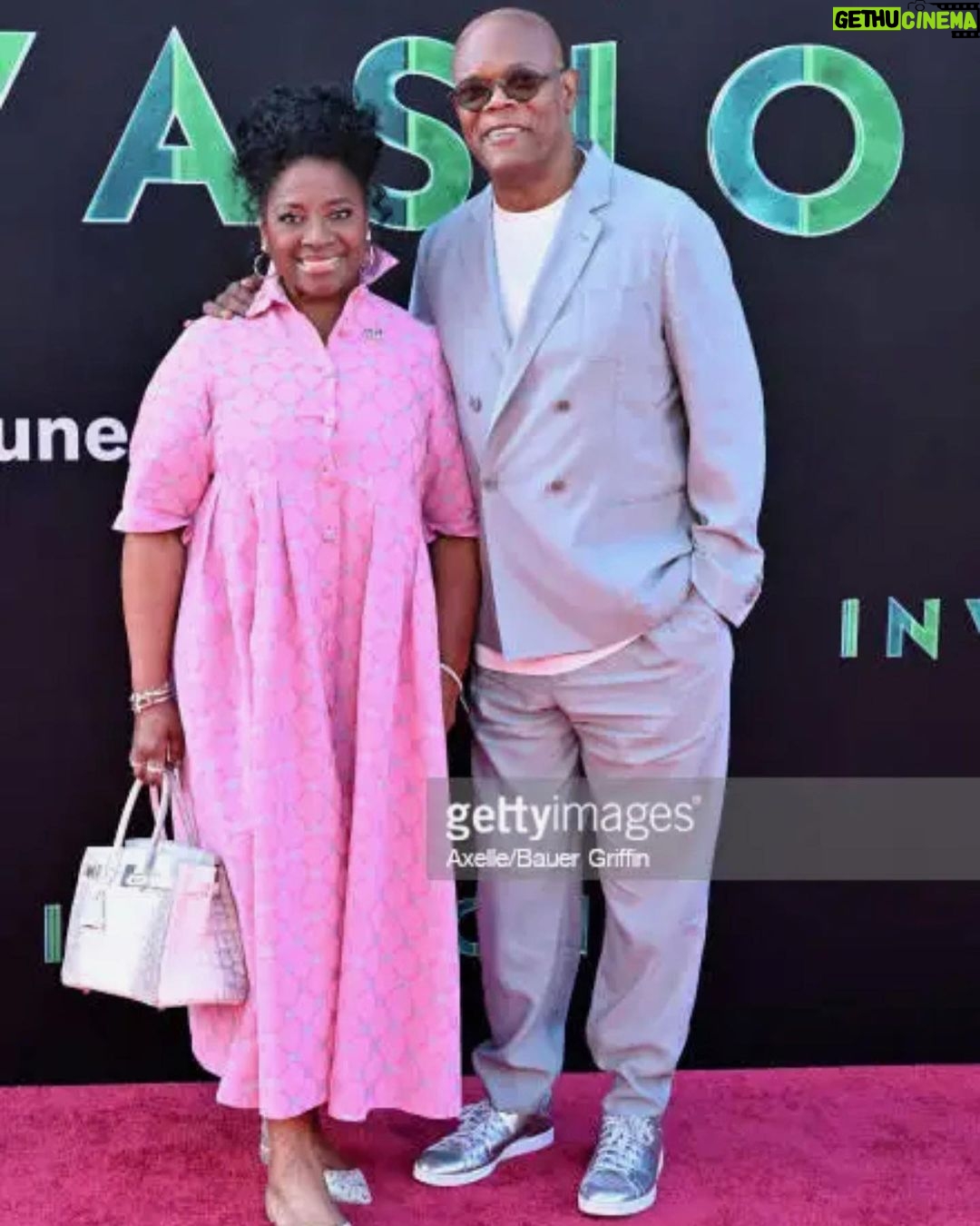 Samuel L. Jackson Instagram - About last night! On The Marvel Red Carpet with the Mrs @ltjackson_ ‼️#secretinvasion#evenwhenimoutimin