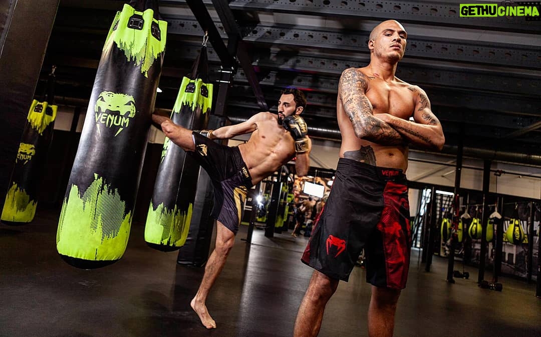 Samy Sana Instagram - "Vous dites que je suis arrogant, je dis que c'est ma fierté."💯 #s47s #Venum🐍 VENUM Training Camp