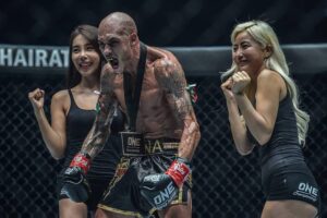 Samy Sana Instagram - Qui peut ? 👽💪🏼☝🏼 #thechamp #andstill #nextfight #13october #final #Tokyo @onechampionship