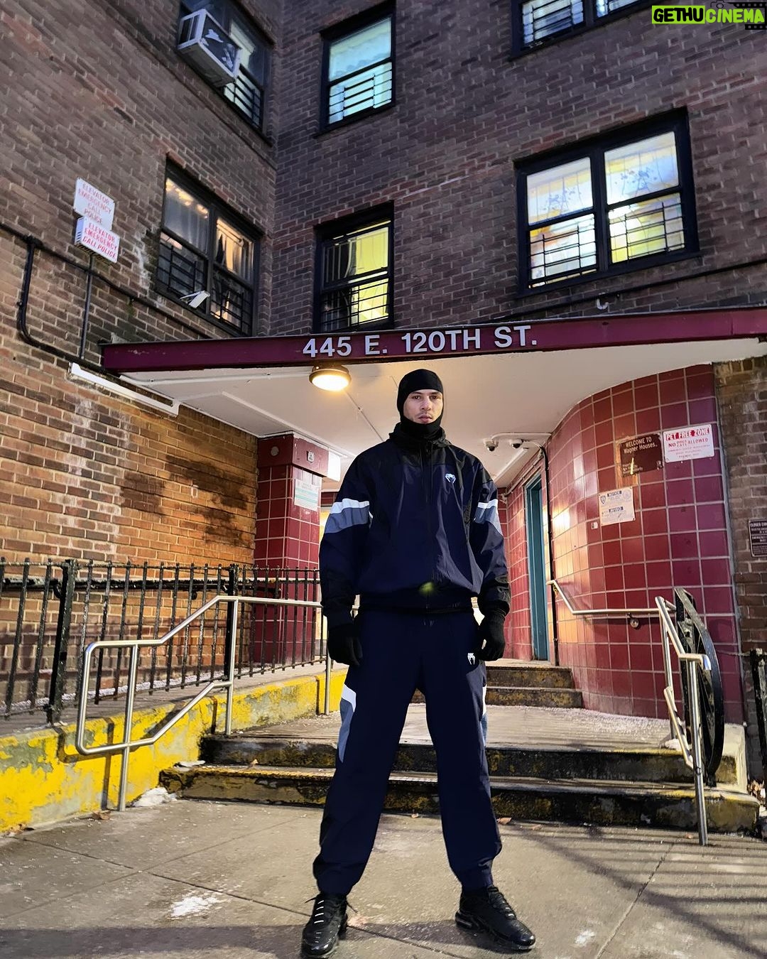 Samy Sana Instagram - Toujours au fond de la classe πΊπΈπͺπΌπ― #thechamp Harlem New York