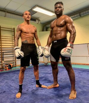 Samy Sana Instagram - Training finish with my bro @francisngannou @ufc. i'am ready ! 🔥💪🏼🤬🐺🥇 @onechampionship #17may #singapore #thechamp #andstill