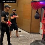 Samy Sana Instagram - l’plus puissant d’la caté zerma 🤣🎡🎈 @onechampionship Singapore Indoor Stadium