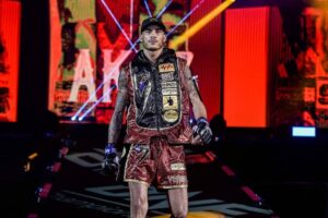 Samy Sana Instagram - Thanks a lot to all of you for the support, it was very close, let's go for the belt!! @onechampionship 🩸💯💪🏼☝🏽 #s47s #thechamp #çacetaitjustepourmettredupimentdanslhistoire🌶