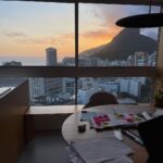 Samya Pascotto Instagram – Diário sábado dia 16 de dezembro de 2023.
1- alvaro de campos. Certeiro.
2- sex and the city, “sua garota é adorável hibbel”, e pra mim o verdadeiro fim que essa série deveria ter.
3 e 4- ainda nesse mesmo fim de temporada- “quietinha garota” – a domesticação vem a cavalo, e com buquês de flores. Cuidado.
5 – poema de Angélica Freitas.
6- abrigo para mulheres.
7- abrigo para corações em auto reparação.
8- Dramédia ternurinha “a procura do amor”. Tem na Star+
9- partir. E volta pro Álvaro de Campos, mas não exatamente.
.
#diario