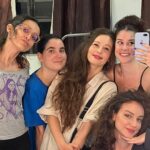 Samya Pascotto Instagram - 1- trecho de Aritmética de Fernanda Young. 2- poesia de banheiro. (Meu tipo preferido) 3- elenque pessoas para não deixar. 4- cansadas e amadas. 5- nesse mundaréu de gente. (Tem mais esse fds e o próximo. saiba mais em @ibt.teatro )