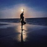 Samya Pascotto Instagram – Bahia – Dia 1- Lua cheia. Noite quente. Vento bom.